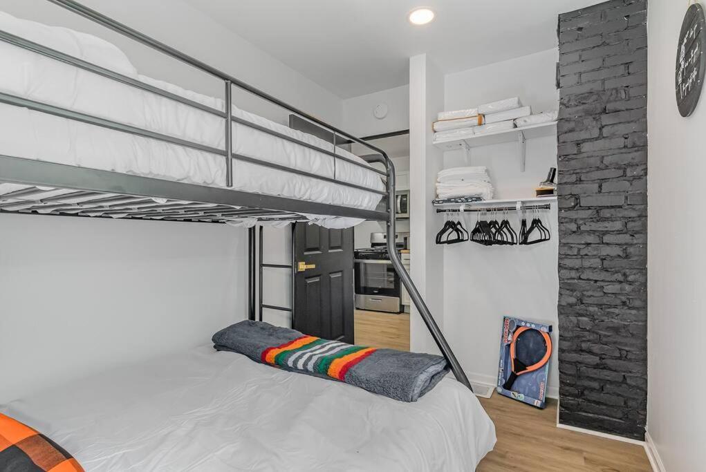 Black Cabin Getaway In Woods I Valpo Valparaiso Bagian luar foto