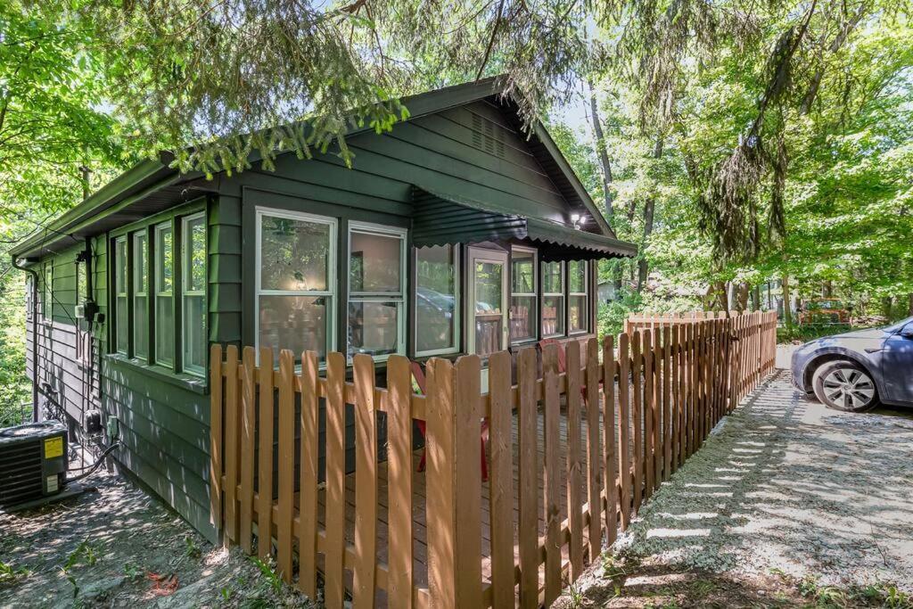 Black Cabin Getaway In Woods I Valpo Valparaiso Bagian luar foto